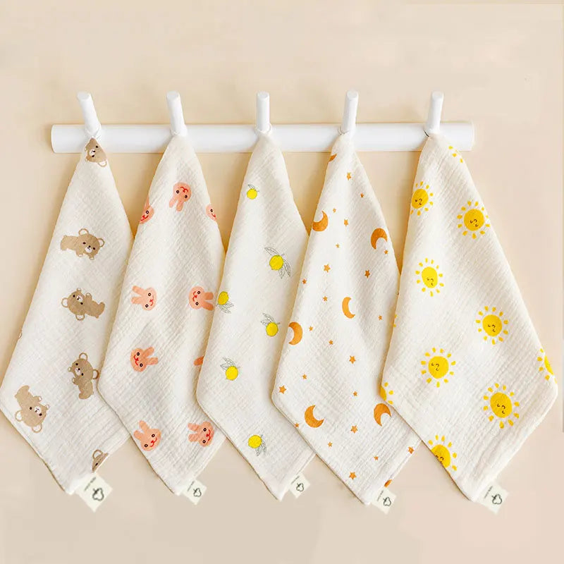 סט 4 מטליות רחצה ופליטה מרובעות לתינוק – דוגמת דוב קואלה חמוד طقم 4 مناشف تجشؤ واستحمام مربعة للأطفال – بطبعة دب كوالا لطيف