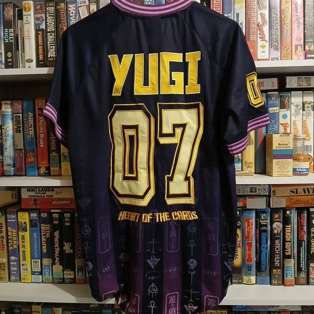 تي شيرت يوغي أوه يوغي أوه جديد (Nwt Yu Gi Oh Yugioh) - قميص جيرسي مرخص رسميًا من بوكس لانش - أنمي - للرجال والأطفال - قميص خارجي من البوليستر المخلوط