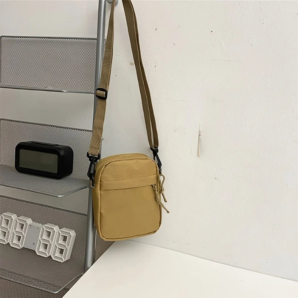 حقيبة Sen صغيرة للجسم حقيبة كتف ماركة أزياء حقيبة ظهر رياضية ترفيهية صغيرة حقيبة كروسبودي نسائية بسيطة بدلة