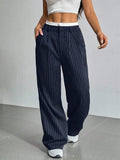 מכנסיים אופנתיים ישרים עם פסים לנשים – קולקציית סתיו-חורף بنطال مخطط مستقيم وأنيق للنساء – تشكيلة الخريف والشتاء